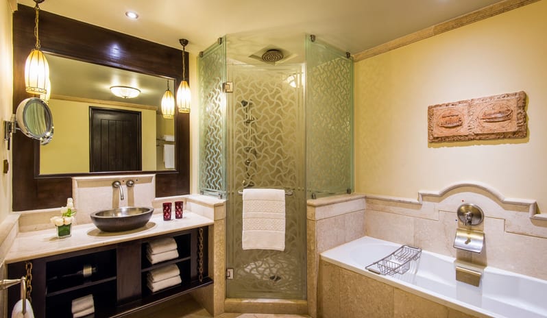 DELUXE ROOM BATHROOM_002